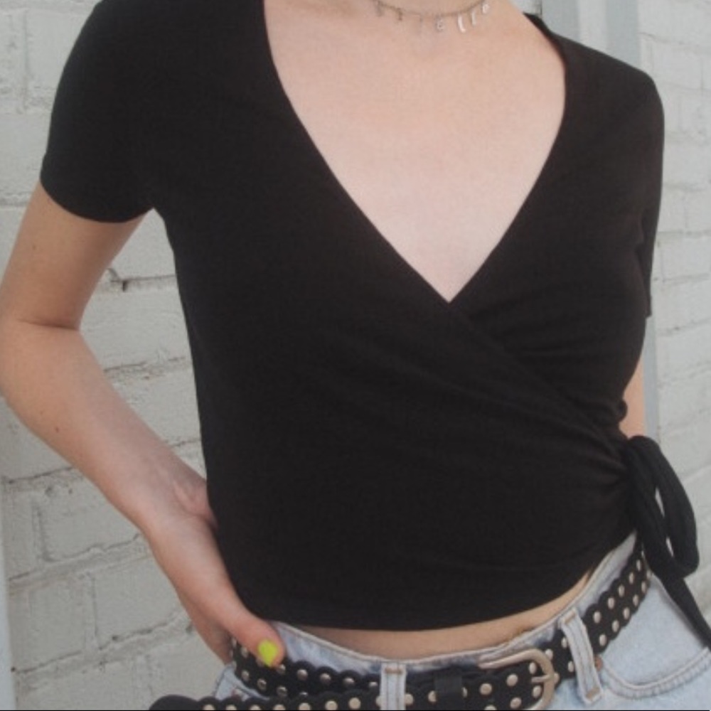 BRANDY MELVILLE - Black Rae Top